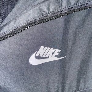 NIKE WINDBREAKER